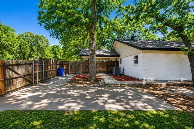 1917 Toplea Drive, Euless, TX 76040