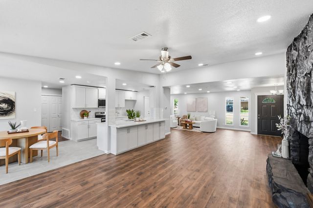 1917 Toplea Drive, Euless, TX 76040