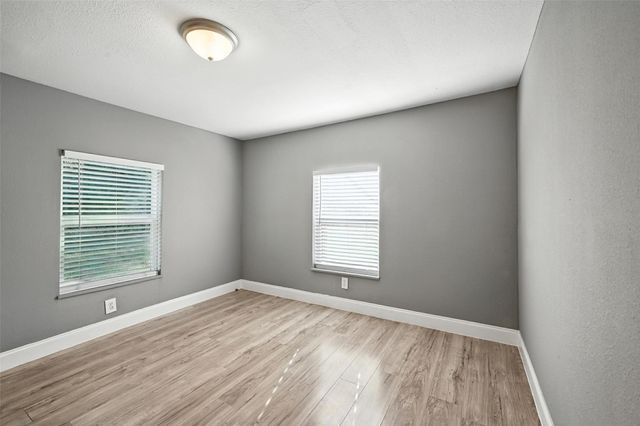 1927 S Fannin Avenue, Denison, TX 75020