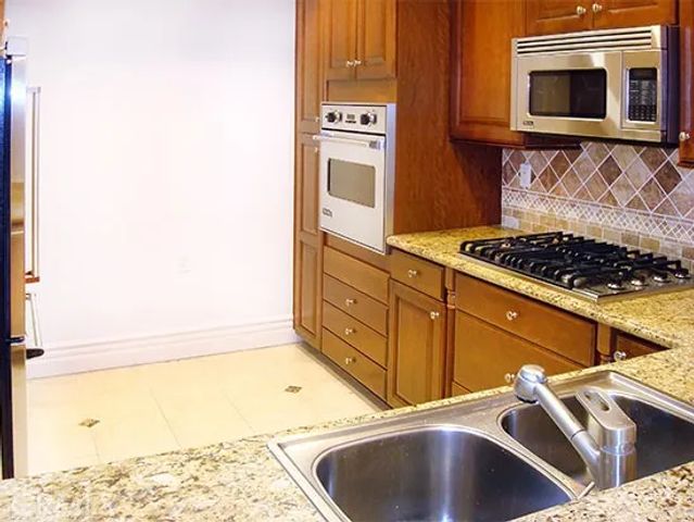 10640 WOODBRIDGE Street PH2, Toluca Lake, CA 91602