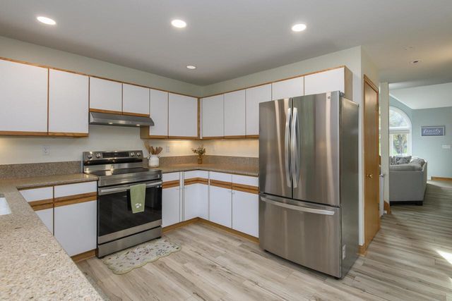 W235N7102 Prairie LANE, Sussex, WI 53089