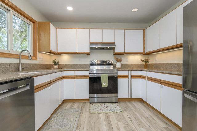 W235N7102 Prairie LANE, Sussex, WI 53089