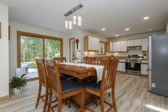 W235N7102 Prairie LANE, Sussex, WI 53089