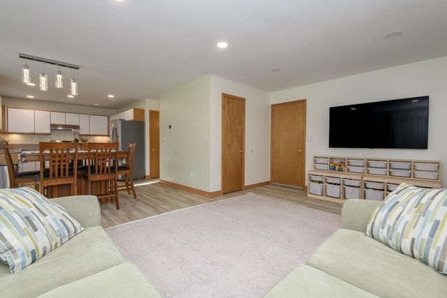W235N7102 Prairie LANE, Sussex, WI 53089
