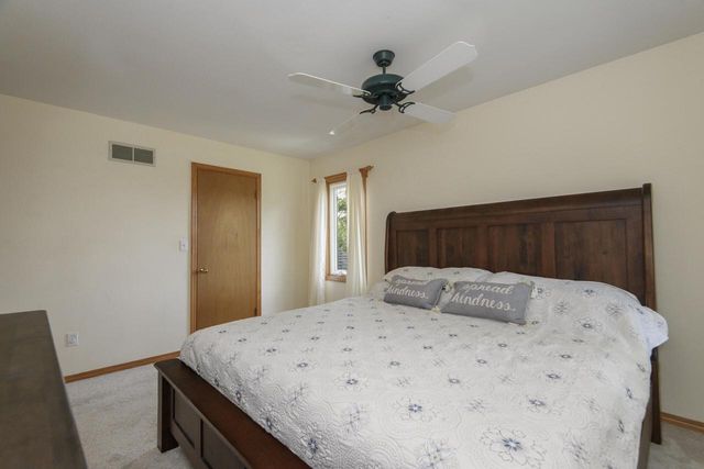 W235N7102 Prairie LANE, Sussex, WI 53089