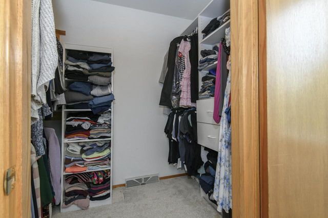 W235N7102 Prairie LANE, Sussex, WI 53089