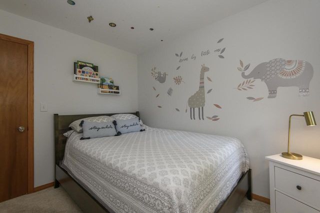 W235N7102 Prairie LANE, Sussex, WI 53089