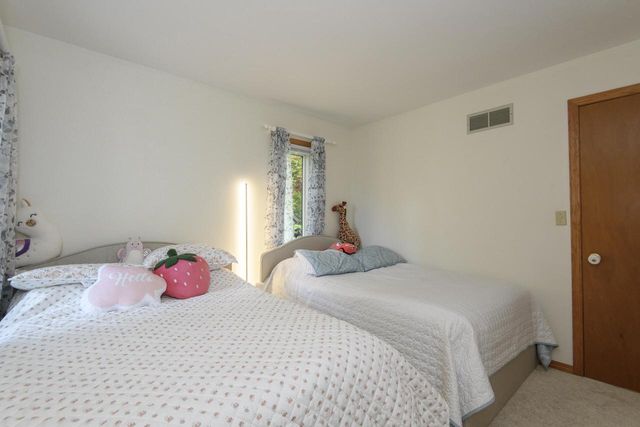 W235N7102 Prairie LANE, Sussex, WI 53089