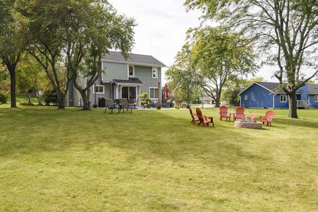 W235N7102 Prairie LANE, Sussex, WI 53089