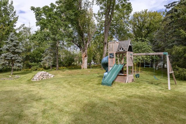 W235N7102 Prairie LANE, Sussex, WI 53089