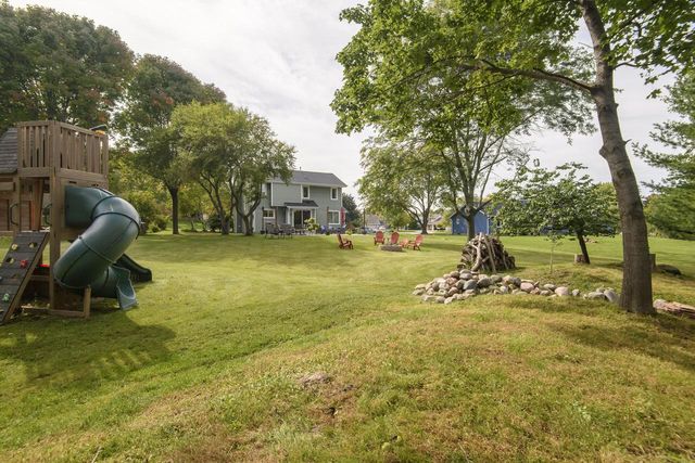 W235N7102 Prairie LANE, Sussex, WI 53089
