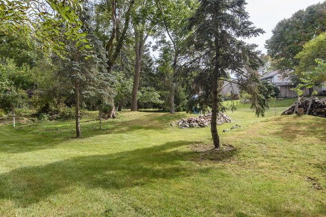 W235N7102 Prairie LANE, Sussex, WI 53089