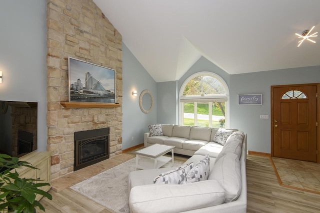 W235N7102 Prairie LANE, Sussex, WI 53089