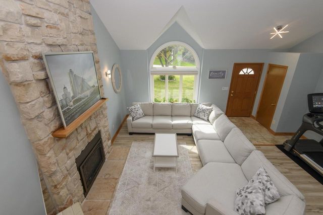 W235N7102 Prairie LANE, Sussex, WI 53089