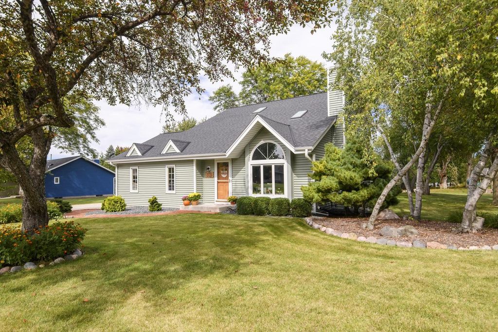 W235N7102 Prairie LANE, Sussex, WI 53089