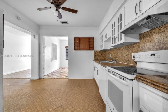 576 NW 147th St, Miami, FL 33168