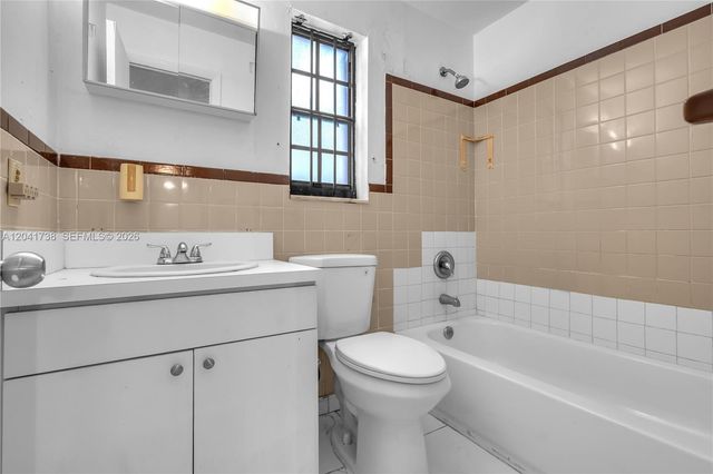 576 NW 147th St, Miami, FL 33168