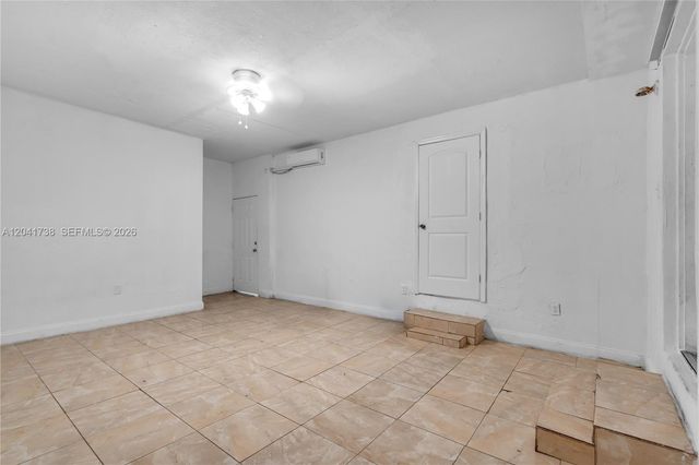 576 NW 147th St, Miami, FL 33168