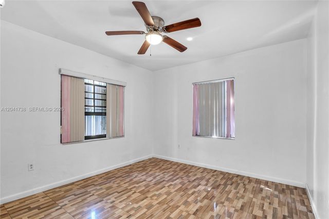 576 NW 147th St, Miami, FL 33168