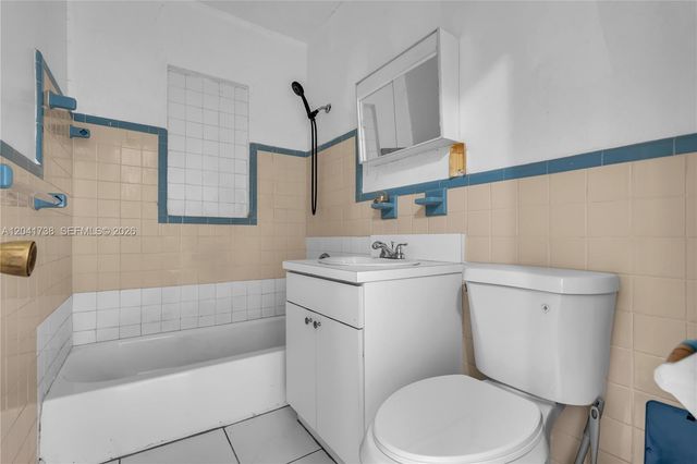 576 NW 147th St, Miami, FL 33168
