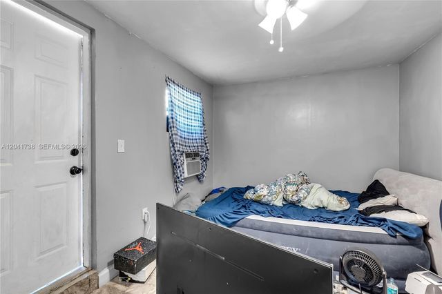 576 NW 147th St, Miami, FL 33168