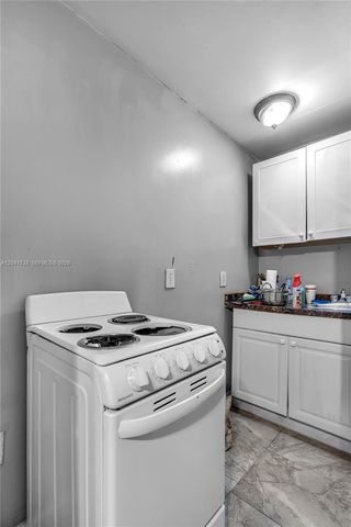 576 NW 147th St, Miami, FL 33168
