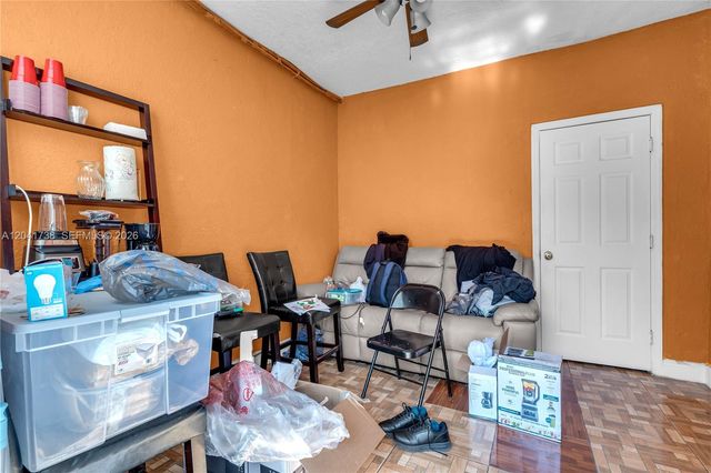 576 NW 147th St, Miami, FL 33168