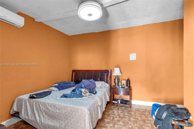 576 NW 147th St, Miami, FL 33168