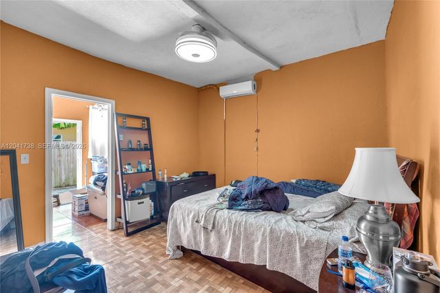 576 NW 147th St, Miami, FL 33168