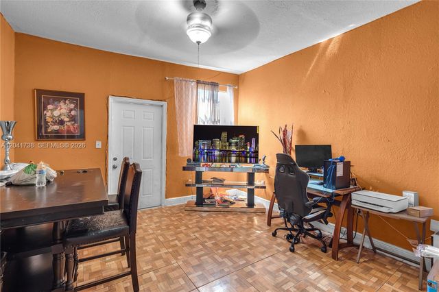 576 NW 147th St, Miami, FL 33168