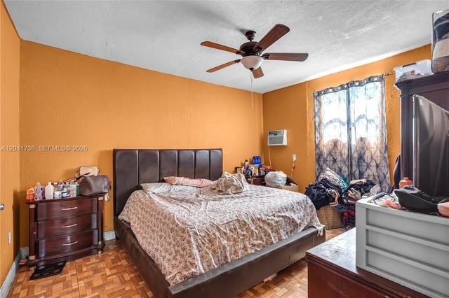 576 NW 147th St, Miami, FL 33168