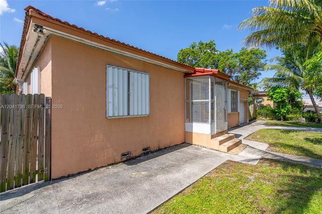 576 NW 147th St, Miami, FL 33168