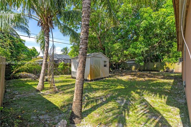 576 NW 147th St, Miami, FL 33168