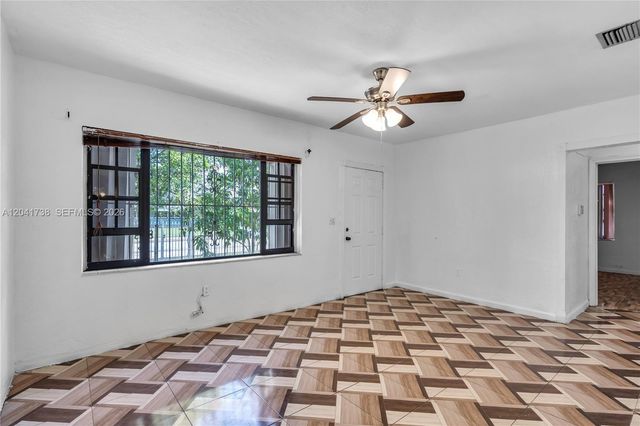 576 NW 147th St, Miami, FL 33168