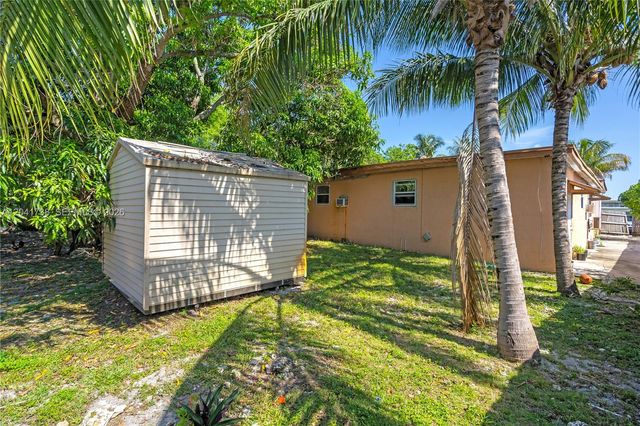 576 NW 147th St, Miami, FL 33168