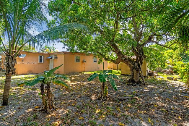 576 NW 147th St, Miami, FL 33168