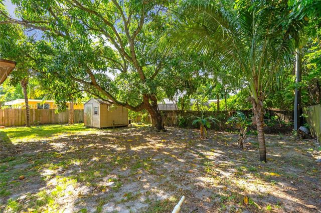 576 NW 147th St, Miami, FL 33168