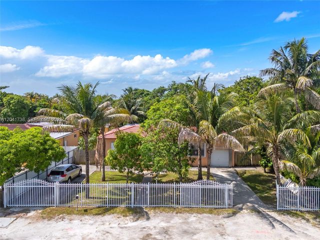 576 NW 147th St, Miami, FL 33168