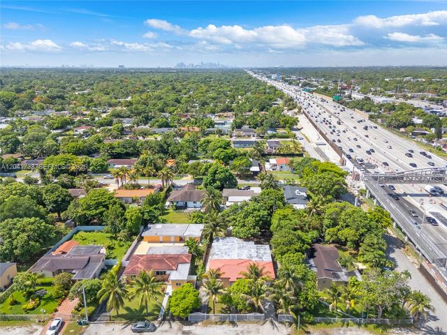 576 NW 147th St, Miami, FL 33168