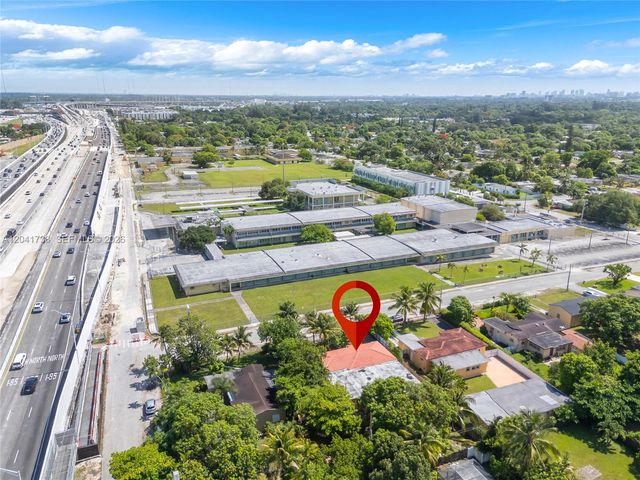 576 NW 147th St, Miami, FL 33168