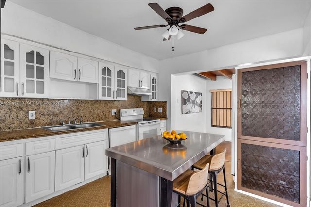 576 NW 147th St, Miami, FL 33168