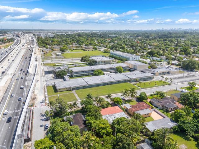 576 NW 147th St, Miami, FL 33168