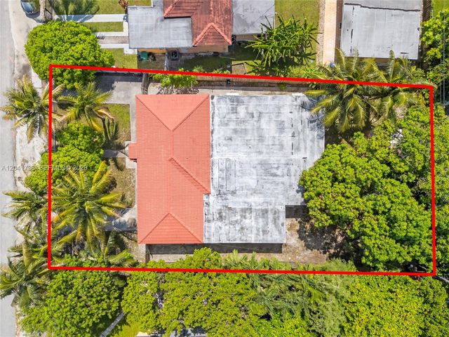 576 NW 147th St, Miami, FL 33168