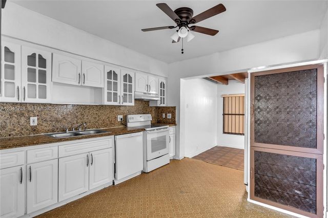 576 NW 147th St, Miami, FL 33168