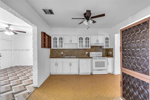 576 NW 147th St, Miami, FL 33168