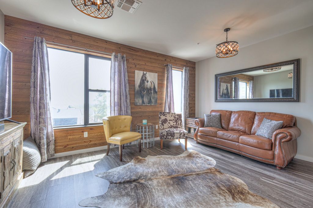 1900 12th Ave S Apt 406, Nashville, TN 37203