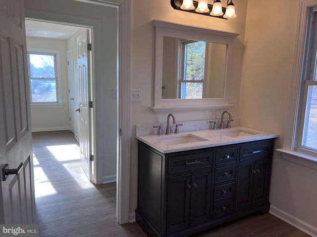 711 TUCKAHOE ROAD, Vineland, NJ 08360