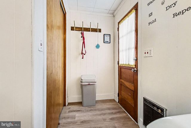 30 S WALNUT ST, Mount Carmel, PA 17851