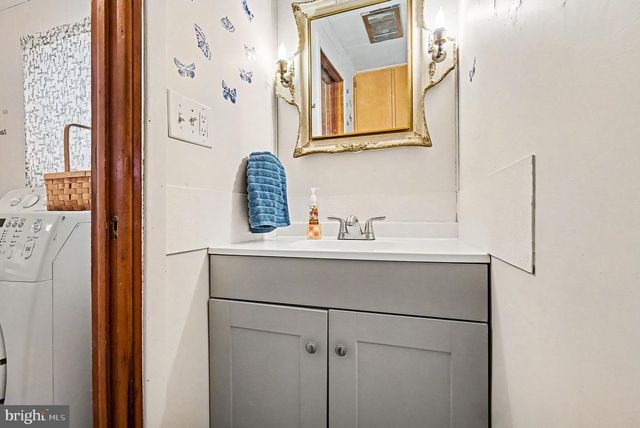 30 S WALNUT ST, Mount Carmel, PA 17851