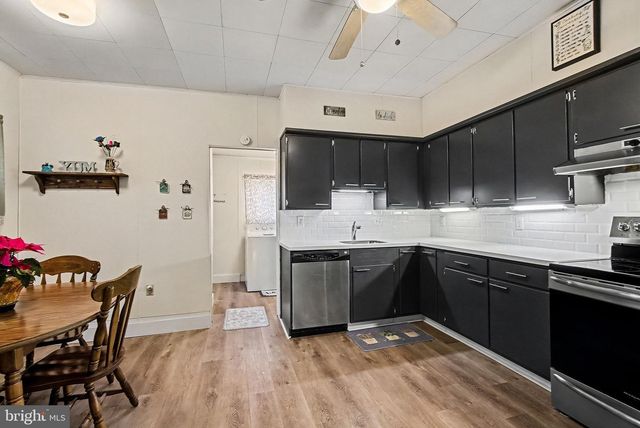 30 S WALNUT ST, Mount Carmel, PA 17851